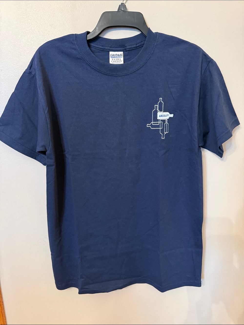 NWOT, Gildan Men’s Navy Short Sleeve Graphic T-Shirt